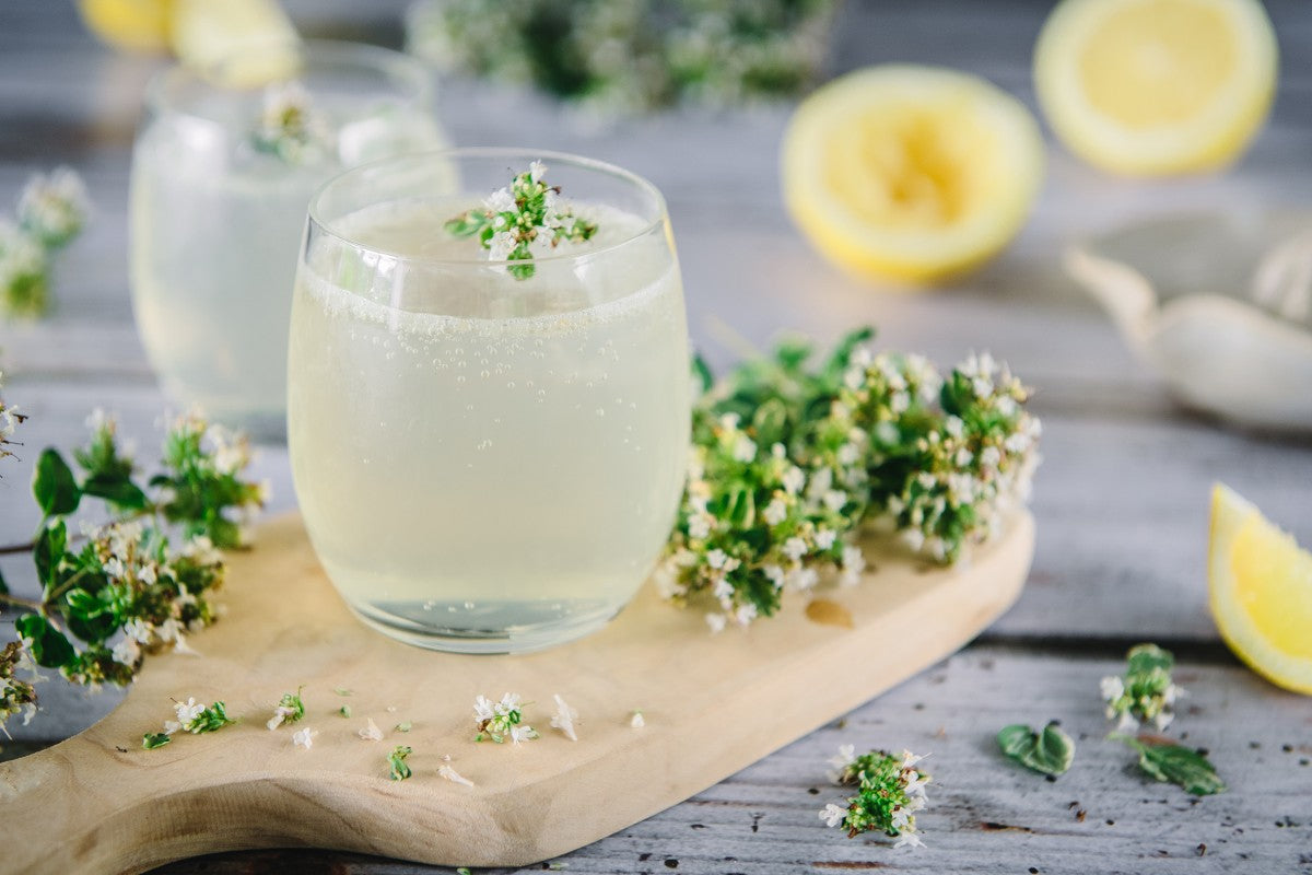 cocktail made with non-alcoholic gin and lemons
